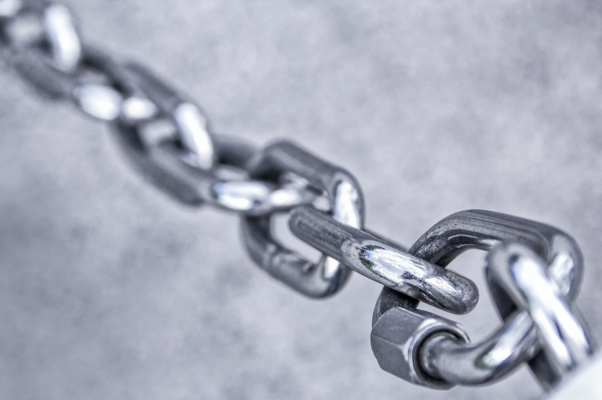 THIS IS AN IMAGE OF CHAIN LINKS SYMBOLISING URL LINKS IN SEO